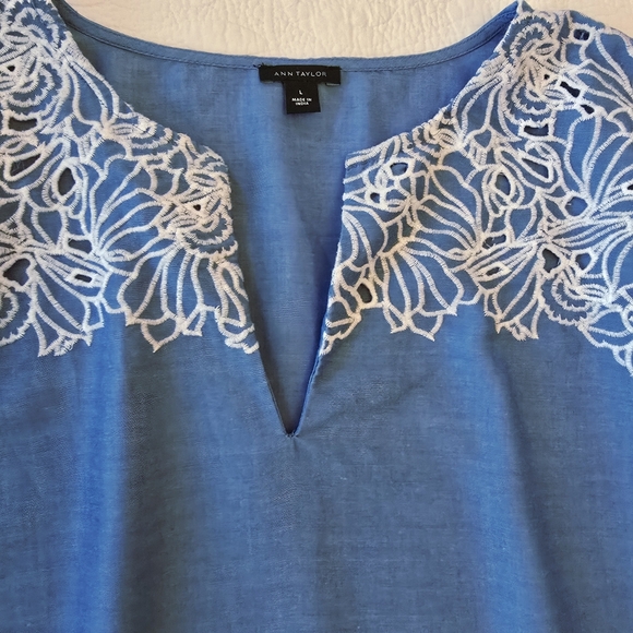 Ann Taylor Women's Blouse Size Large Blue White Embroidery 3/4 Sleeves Boho Soft - Picture 3 of 12